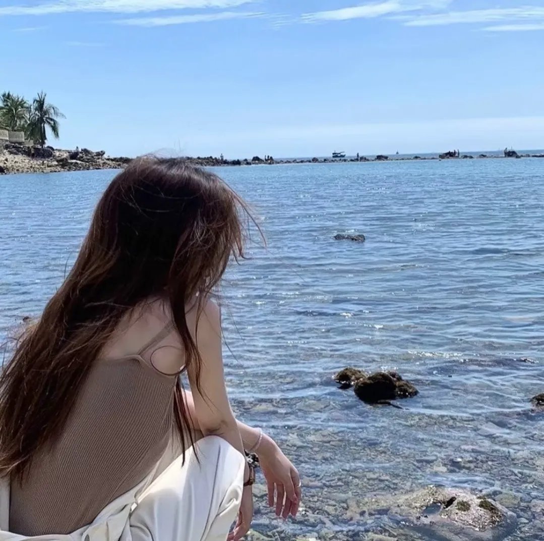 踏浪女人